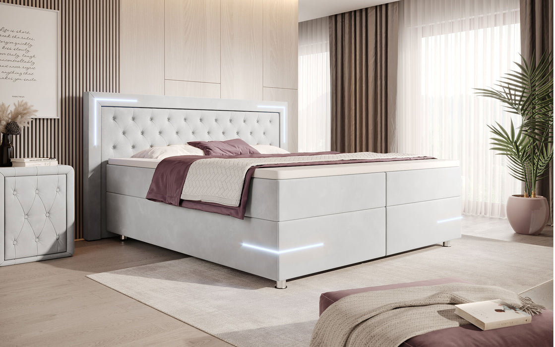 Lit boxspring Carlotta en velours avec éclairages LED, rangements et pieds chromés - 7 coloris