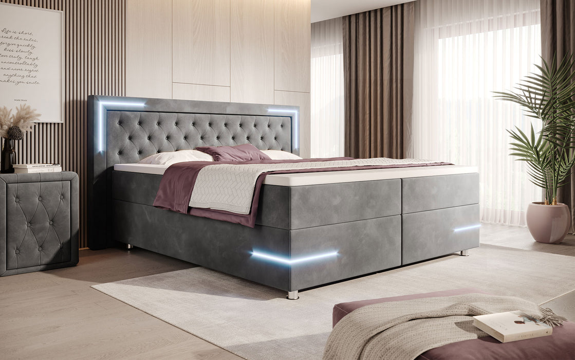 Lit boxspring Carlotta en velours avec éclairages LED, rangements et pieds chromés - 7 coloris